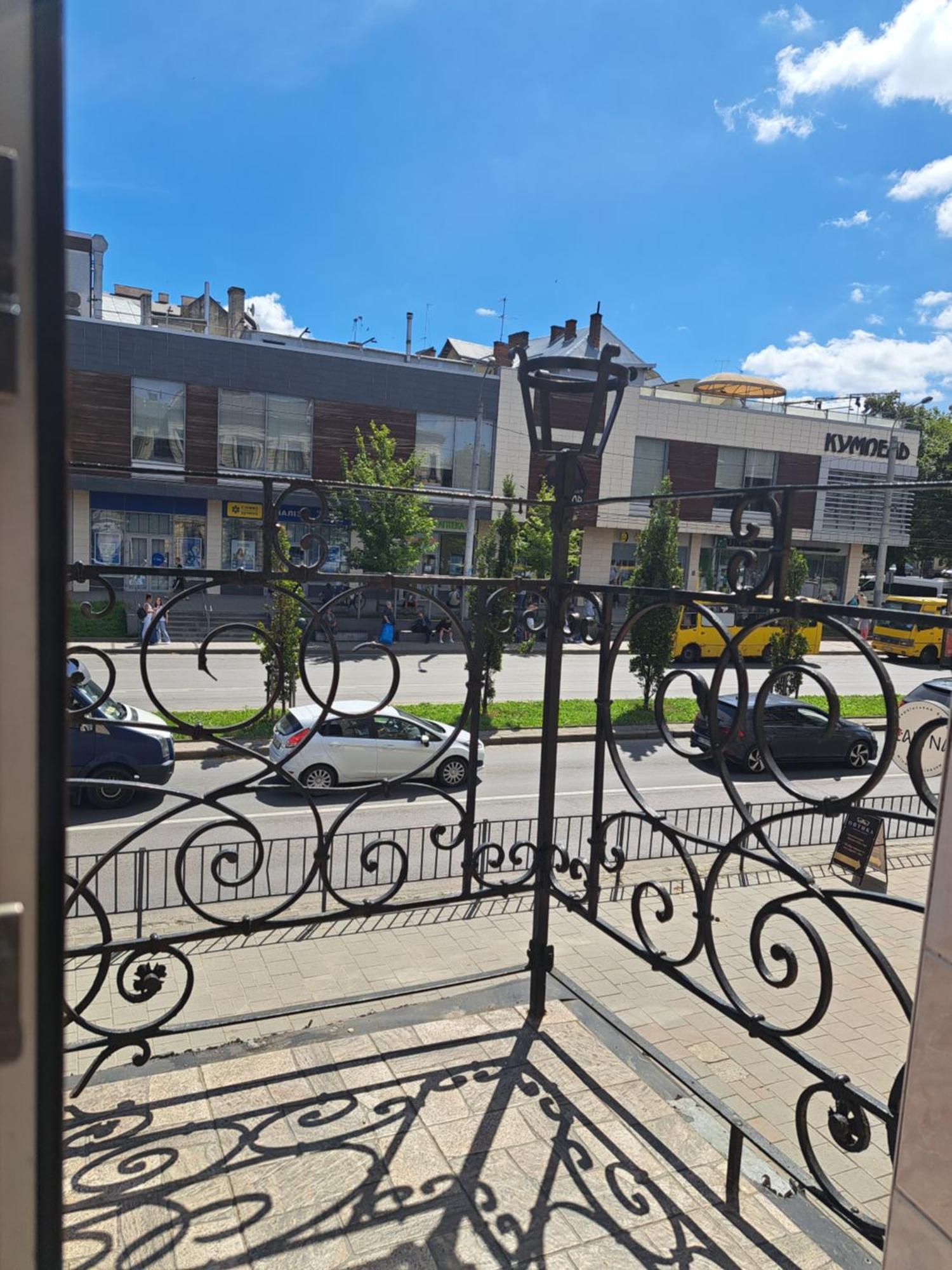 Двокімнатна Квартира Біля Оперного Театру Lviv Exterior foto